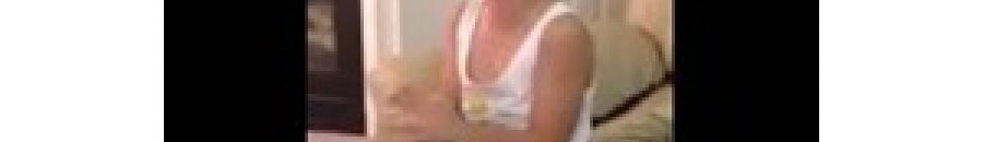 أمريكي يقلد معلم التجويد