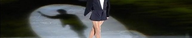 تبدل ملابسها بالكامل أثناء التزلج