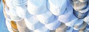 بالفيديو.. الكشف عن سر معرض الطواقي المعلقة المثيرة للجدل 10 طواقي العيد