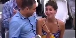 فتاة تتعرض لموقف محرج مع حبيبها