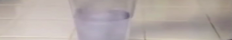 هل تتبول كثيرا؟ هذه هي الأسباب 10 كوب يمتلئ بالماء