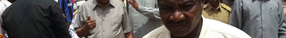 بالفيديو.. مواطن سوداني يوجه انتقادات عنيفة للحكومة في حضور والي الخرطوم الذي يستمع إليه بإنصات ويرد عليه باحترام 11 والي الخرطوم3