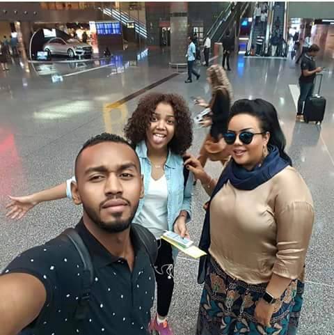 شاهد بالصورة.. (سلفي) ندي القلعة وأبنائها في الدوحة يشعل مواقع التواصل الاجتماعي 2 سيلفي ندي القلعة وابنائها