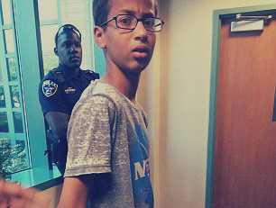 قصة القبض على طفل سوداني صنع «ساعة» و المدرسون اعتقدوا أنها قنبلة وأوباما يطلب مقابلته 2 5256