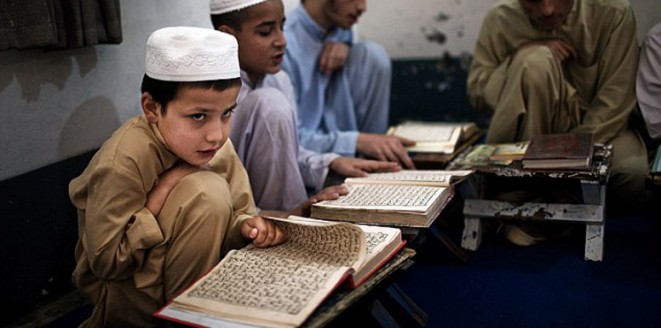 اطفال يقرؤو القرءآن