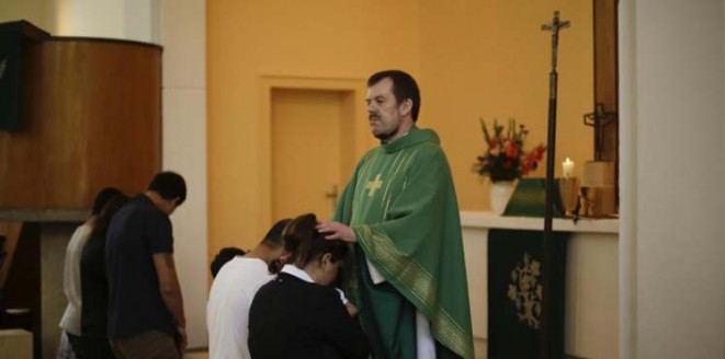 لماذا استخرجت الكنيسة جثة البابا من القبر وحاكمتها؟ 1 المسلمين في المانيا يتحولون الى المسيحية