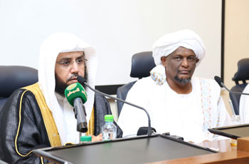 خطيب الحرم المكي يوصي حجاج دارفور بنبذ الجاهلية 1 المطيع