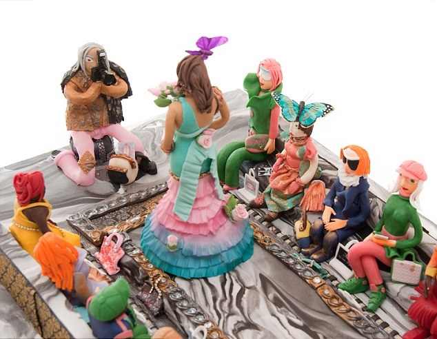 بالفيديو : مواطن يلقي “تورتة” تخرج ابنه لـ”الغنم” بعد إعلان النتيجة 1 تورته