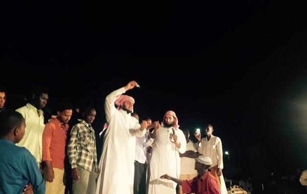 بالفيديو.. داعية سعودي يتعرّض للسخرية بسبب قصة عن طائر لقلق قتل زوجته لشكه بانها زانية! 1 داعية سعودي يوقف فعاليات سهرة غنائية