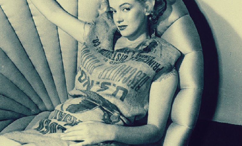 خصلة شعر.. حذاء.. وسروال.. أشهر مقتنيات المشاهير التي بيعت بآلاف الدولارات 1 شوال بطاطس مارلين