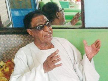 "ﻣﺠﺮﺩ ﺣﺒﻲ ﻟﻴﻜﺎ ﻣﺤﺎﻝ" شاعر العيون عبدالله النجيب: الشعب السوداني يمثل لي أرفع الأوسمة 1 عبدالله