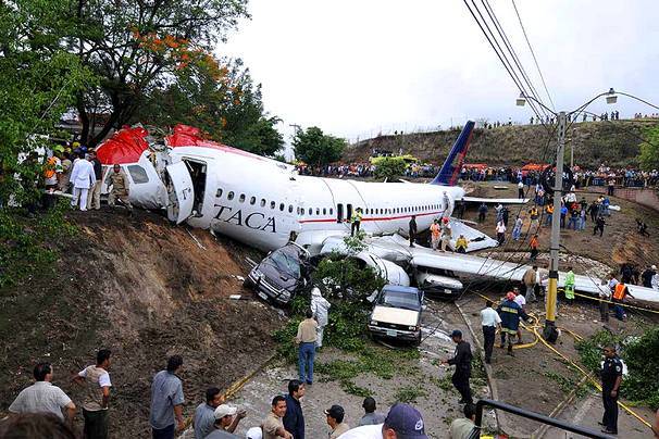 بالصور: أكثر 5 أشخاص "منحوسين" في العالم: سيدة تفقد 4 منازل في 4 أعاصير بأماكن مختلفة 1 كوارث