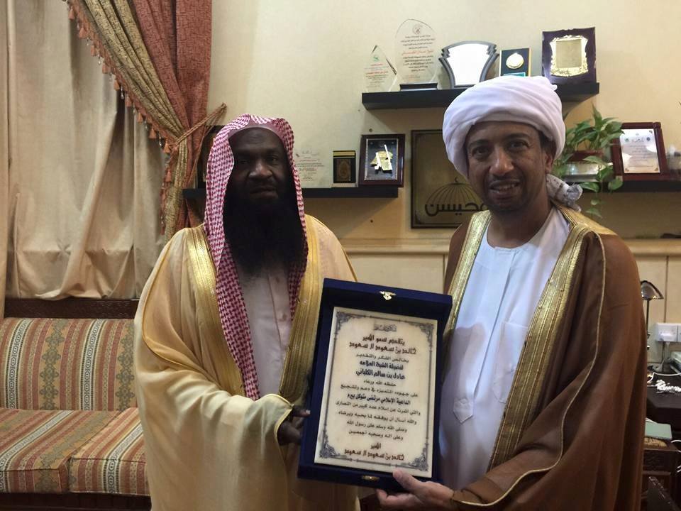 سمو الأمير خالد بن سعود آل سعود يكرم مقيم سوداني أسلم على يديه 67 عاملاً فلبينياً 1 مرتضى متوكل