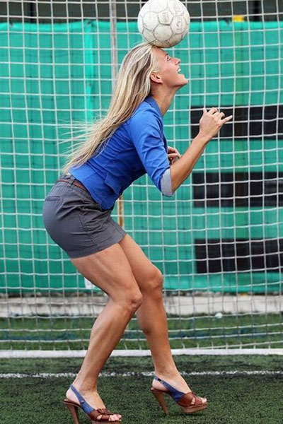 أول مدربة تقود فريقا للرجال وتواجه حامل كأس العالم 1 ملكة جمال كرواتيا مدربة