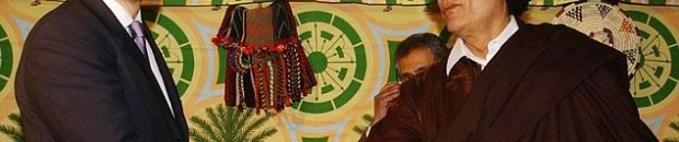 رسالة غامضة تكشف تفاصيل مكالمة هاتفية غير متوقعة من توني بلير للقذافي قبل قتله 10 توني بلير والقذافي