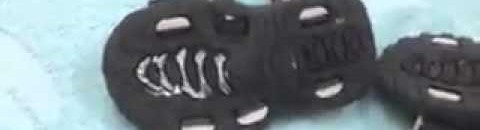 حذاء عليه اسم الجلالة