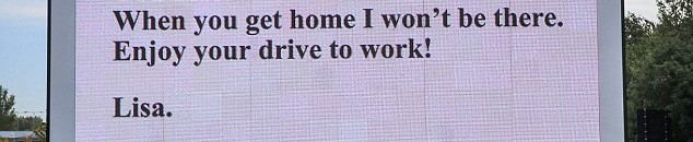بالصور.. سيدة تستخدم لوحة إعلانات لتفضح زوجها: "إلى زوجي الخائن لن تجدني في المنزل" 14 رسالة خيانه