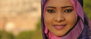 المذيعة رندا المعتصم تفتح قلبها .. زوجي يساندني في عملي كثيراً ولا يعترض عليه على الإطلاق 10 رندا 2 300x199