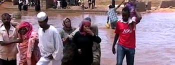 السيول تحاصر (3) آلاف أسرة بـ(الراوات) و(أم رمتة) بالنيل الأبيض 10 سيول