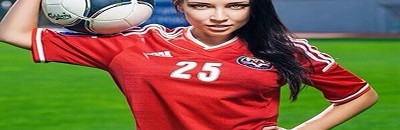 عارضة أزياء أوكرانية تتعرى لانقاذ فريقها 10 عارضة