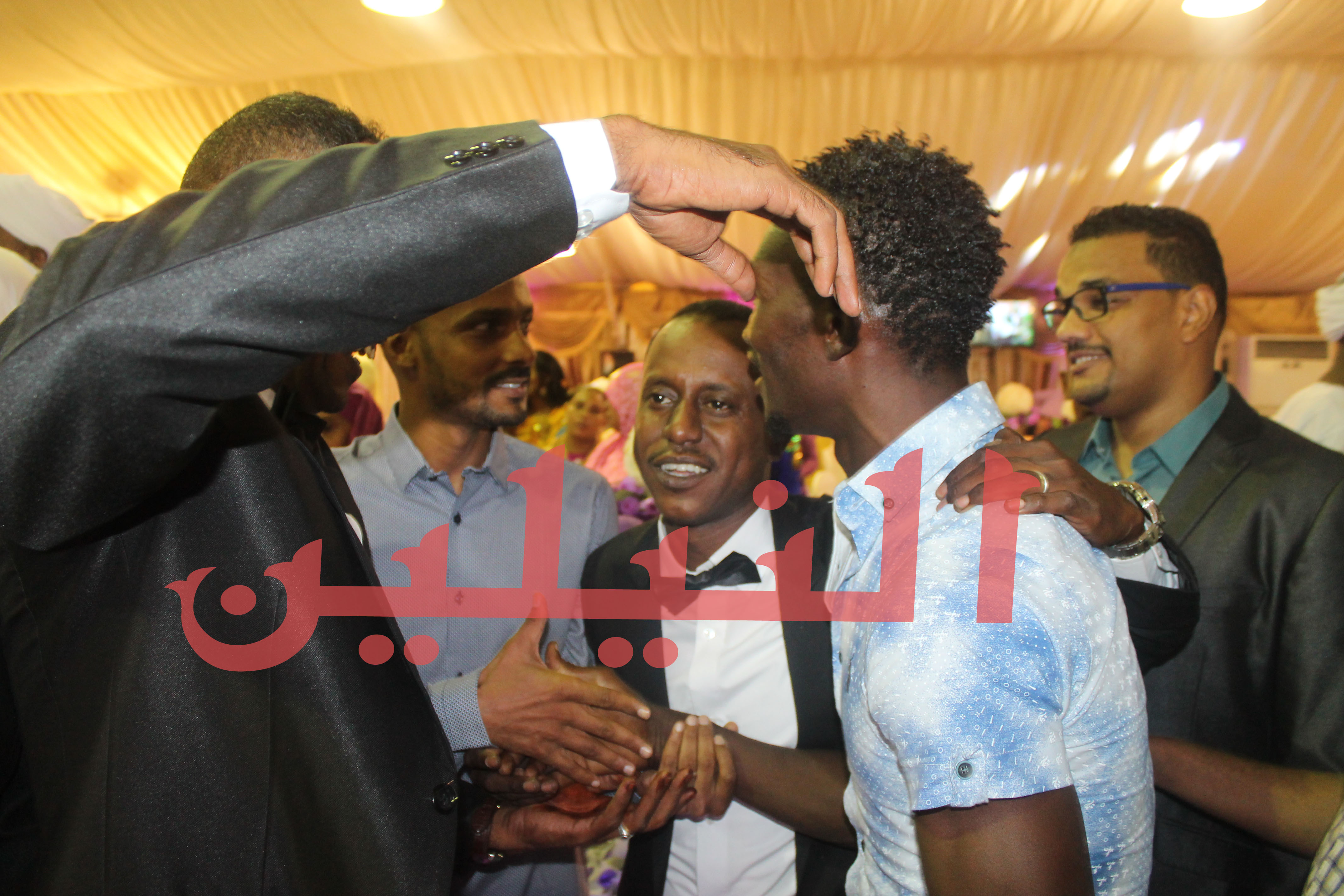 بالصور.. البرنس يعود للخرطوم يشارك احد العرسان أفراحه وينفي شائعة اعتزاله الكرة 3 IMG_0413