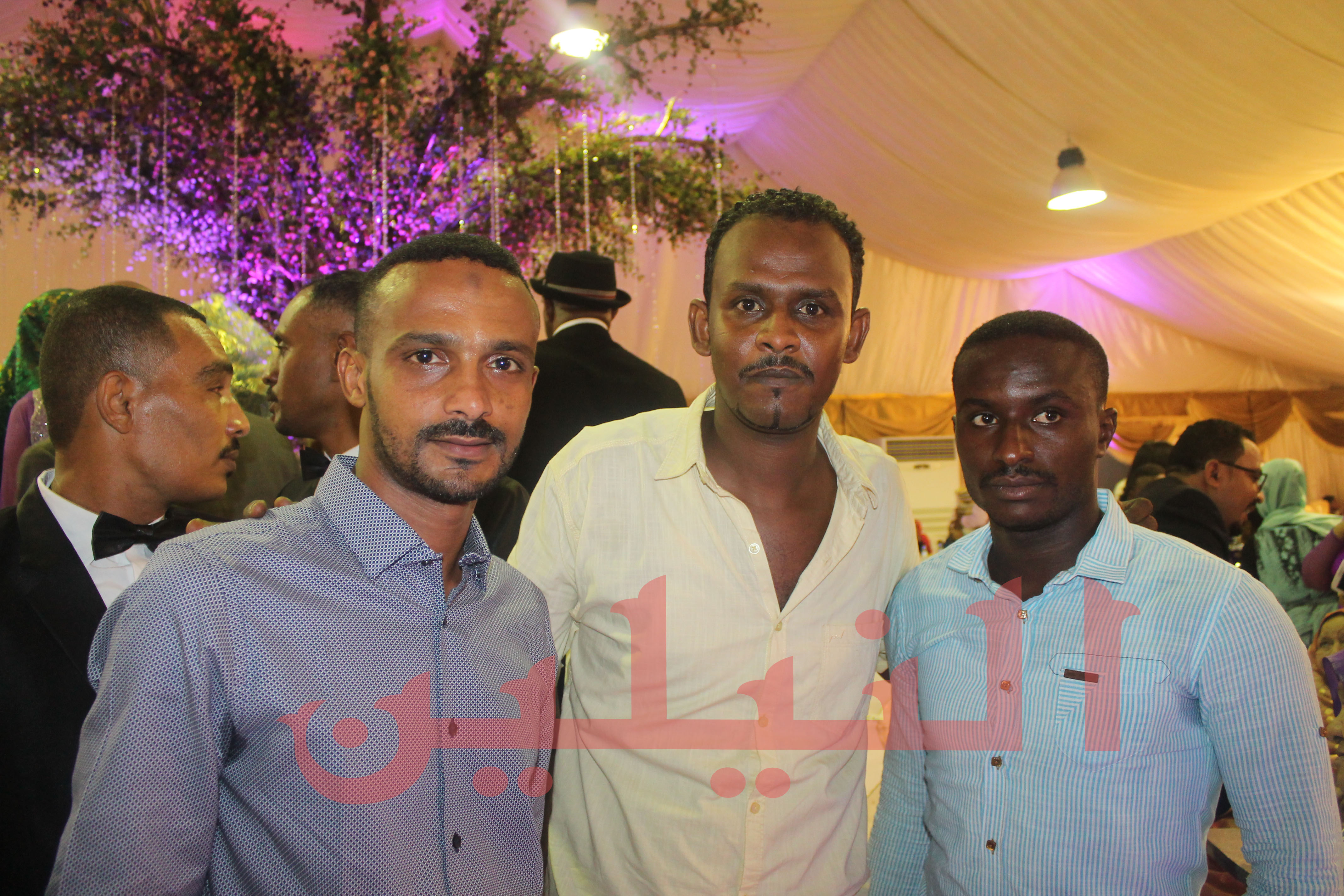 بالصور.. البرنس يعود للخرطوم يشارك احد العرسان أفراحه وينفي شائعة اعتزاله الكرة 5 IMG_0422