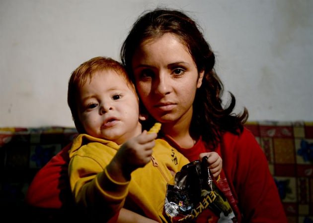 شاهد بالفيديو.. ماذا فعلت معلمة مع تلميذ ابتلع قطعة نقدية 1 الطفل السوري الذي أنقذه بحارة من الموت