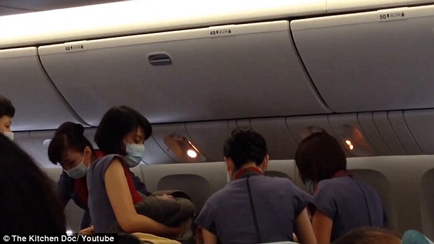 امرأة تلد طفلة في طائرة على إرتفاع 30 ألف قدم