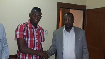 بالصور.. وفي الساعات الأولي من صباح الخميس..مجلس المريخ يحسم الجدل ويغلق الباب أمام الهلال بإعادة قيد أمير دفاعه 4 امير4