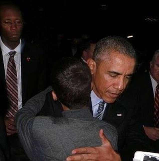 اوباما يحضن احمد