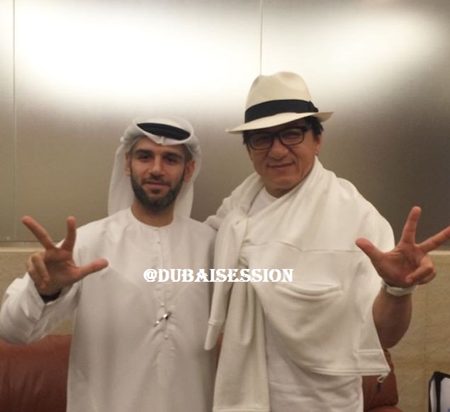 بالصور: “جاكي شان” بإطلالة خليجية رائعة في دبي 1 جاكي شان