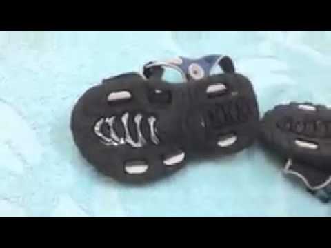 حذاء عليه اسم الجلالة