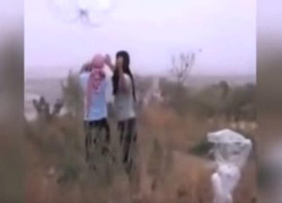 بالفيديو: داعش يستخدم الواقيات الذكرية لقصف المقاتلات الروسية 1 داعش يستخدم الواقيات الذكرية في القصف