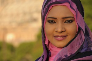 المذيعة رندا المعتصم تفتح قلبها .. زوجي يساندني في عملي كثيراً ولا يعترض عليه على الإطلاق 1 رندا 2