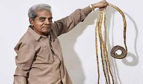 بالصور: صاحب أطول أظافر في العالم ينوي تقليمها أخيرا 1 شريدهار تشيلال