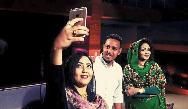 شاهد بالصورة.. سيلفي شهد المهندس وعصمت بكري الذي أعاد رواد مواقع التواصل لنشر الشائعات 2 شهد