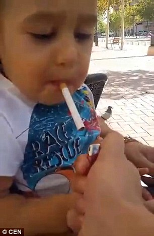 طفل تدخين