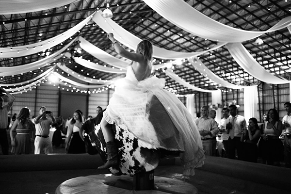 عروس تضع نفسها في موقف محرج