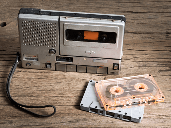 الحب في زمن «شرائط الكاسيت» .. عندما انتصر الناس على الغُربة بسماع صوت الحبيب 1 كسيت تسجيل