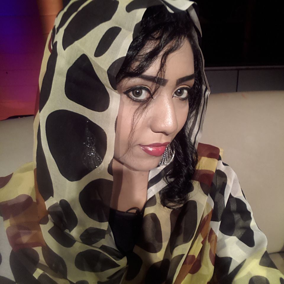 بالصورة.. المذيعة نعمة عثمان للذين يطالبونها بالحجاب :(عندي الفكرة ربنا يهديني) 1 نعمة