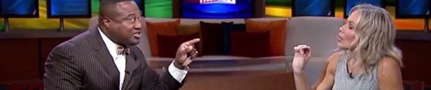 بالفيديو: معركة مباشرة على الهواء بين المقدّمة وضيفها.. بسبب إعتداء شرطي! 10 أنجيلا بوكس ضد كوانال أكس