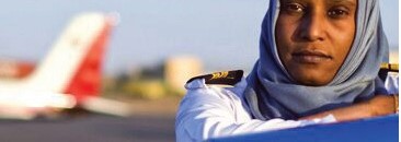 أول كابتن طيران سودانية:(الحاجة عثمان)..(الله لي في الجو طيارة) 10 حجة عثمان