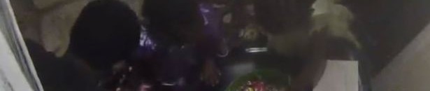 بالفيديو: شاهد مدى جشع هذا الرجل.. يمنع أطفاله من الحلوى! 10 رجل جشع