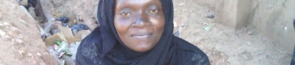 سلوى قصة فتاة تكابد المستحيل للقمة العيش .. أعمل في (الخيران) والشوارع و (الكوش) ولو قالوا مجنونة ما بهمني 10 IMG 20151115 WA0021 590x419