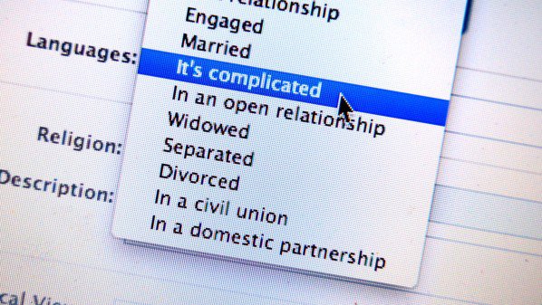 فيس بوك تبدأ باختبار أداة لمُساعدة الأزواج بعد الانفصال 1 relationship status