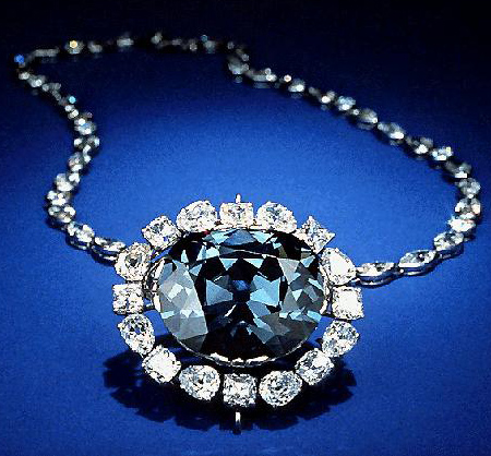 الألماسة الزرقاء تحقق سعرا قياسيا على مستوى العالم 1 الماس