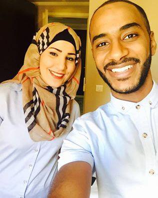 بالصورة.. النجم السوداني أمجد شاكر يستعين بالسيلفي في اصطياد حسناوات (ذا فويس) 2 امجد شاكر