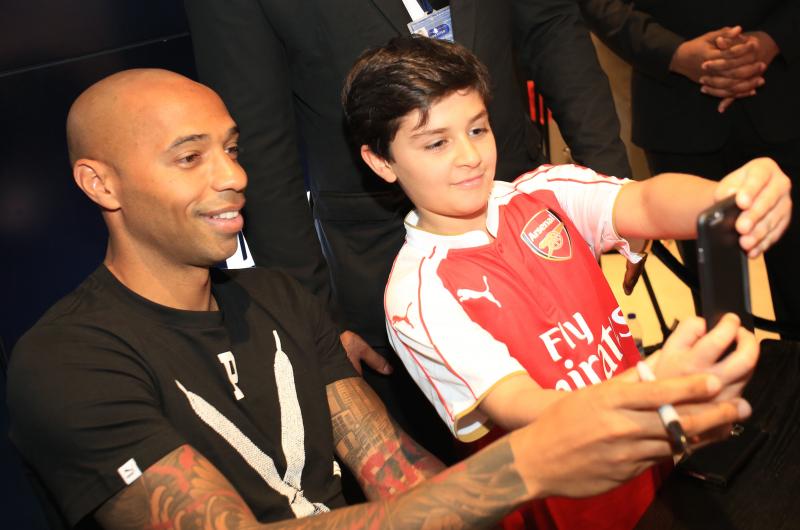 تييري هنري في دبي مول