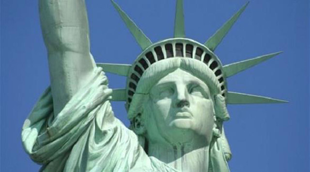 إجلاء آلاف الزوار من جزيرة تمثال الحرية بسبب حريق 1 ثال الحرية