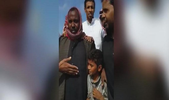 بالفيديو.. السوداني الذي أنقذ طفلاً من السيول بمدينة حائل يحصل علي مكافأة عبارة عن سيارة من أسرة الطفل السعودي 1 سوداني ينقذ طفلا احتجزته السيول